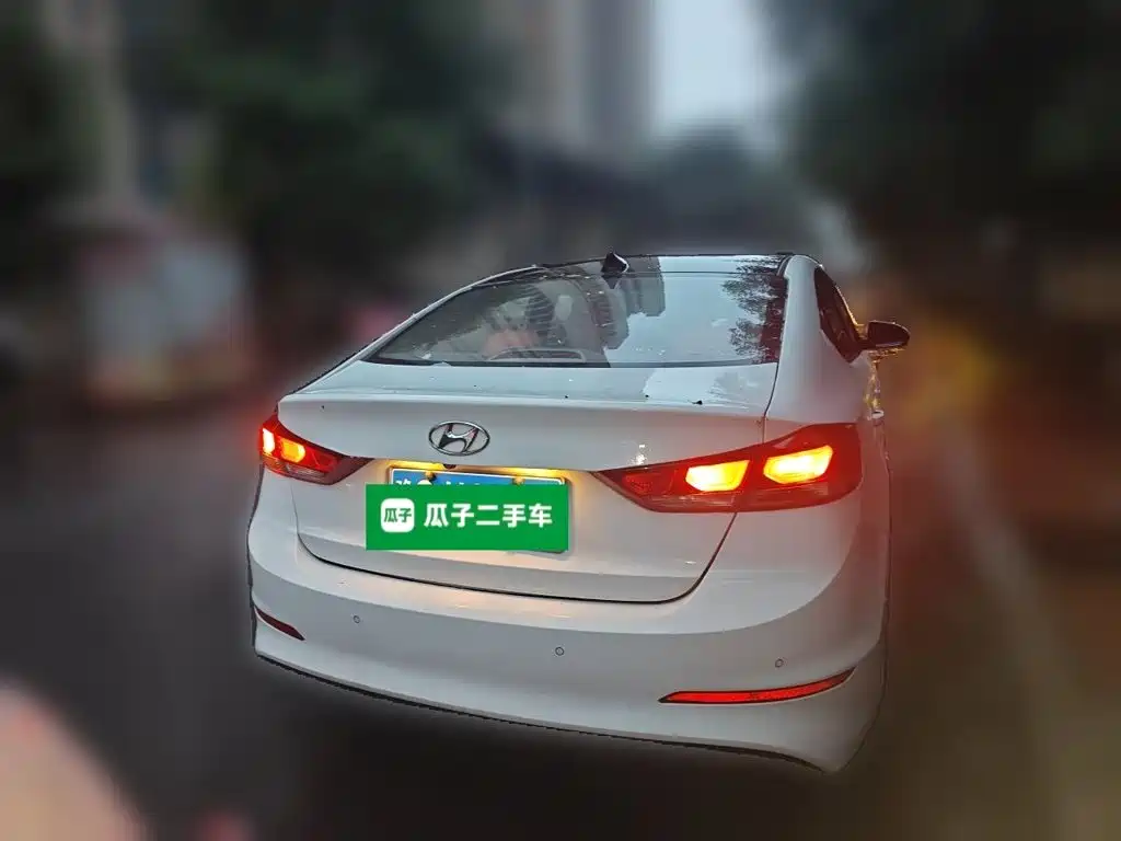 Hyundai Elantra — миниатюра 3