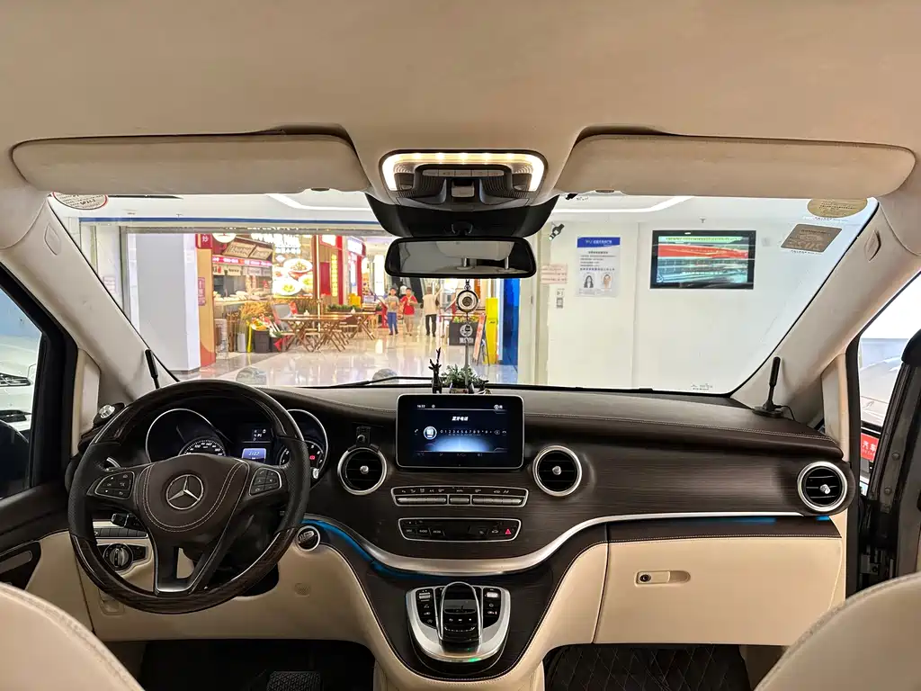Mercedes-Benz V-Class (Import) — миниатюра 16