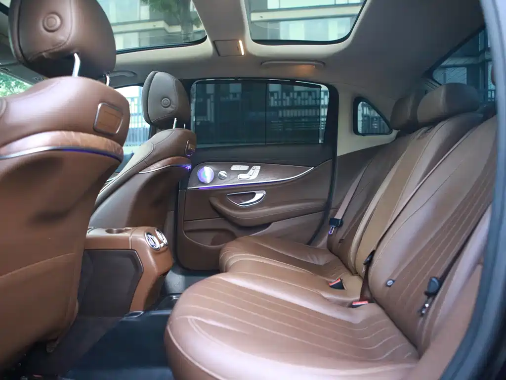 Mercedes-Benz E-Class — миниатюра 8