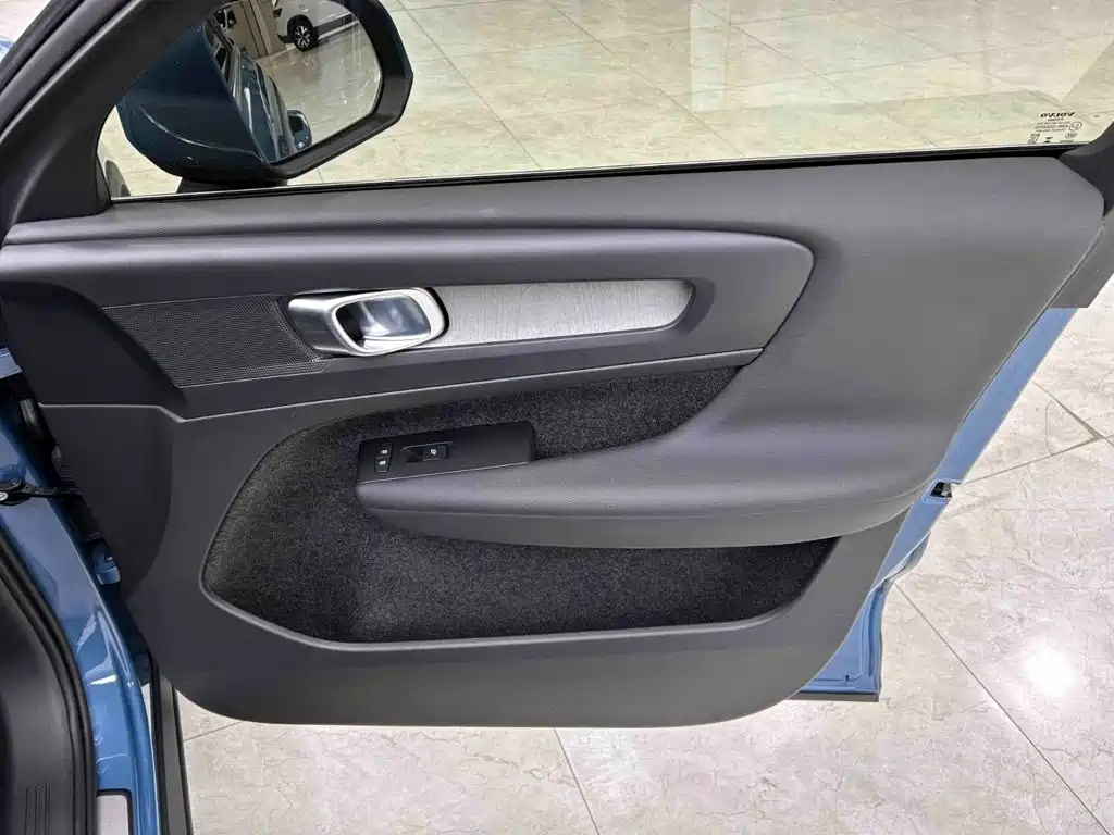 Volvo XC40 — миниатюра 12
