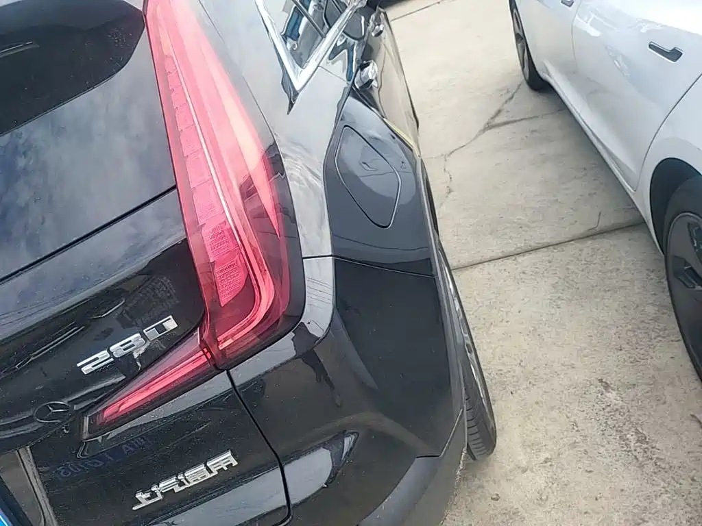 Cadillac XT4 — миниатюра 8