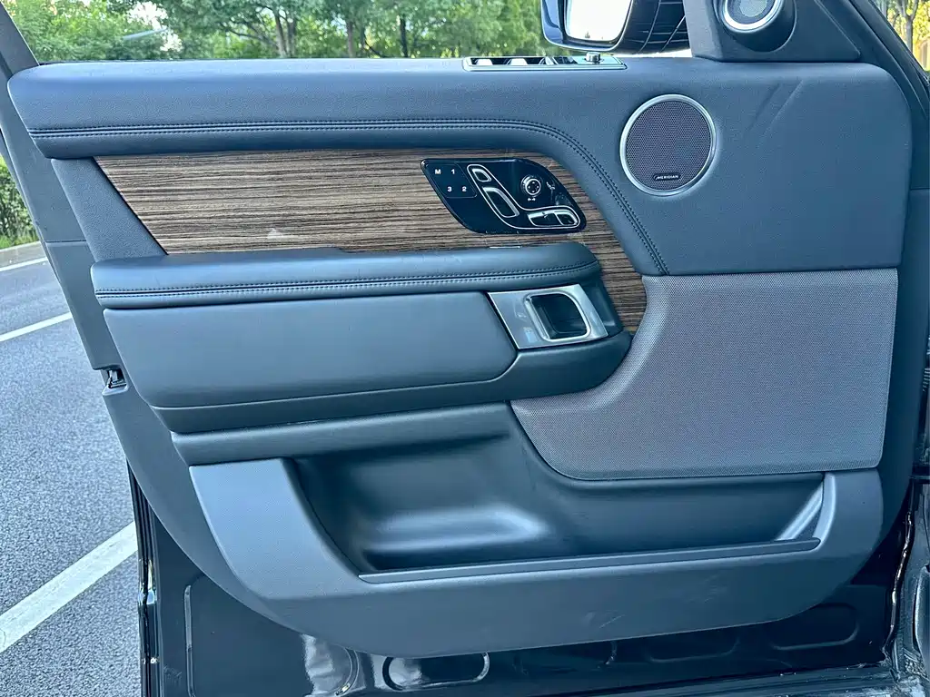 Land Rover Range Rover — миниатюра 11