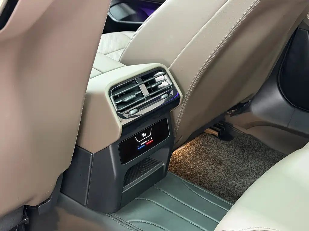 BMW 5 Series — миниатюра 17