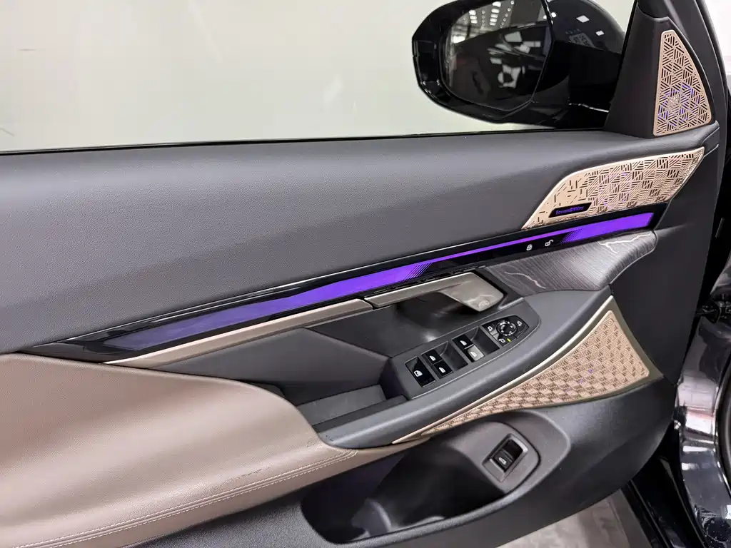 BMW 5 Series — миниатюра 16