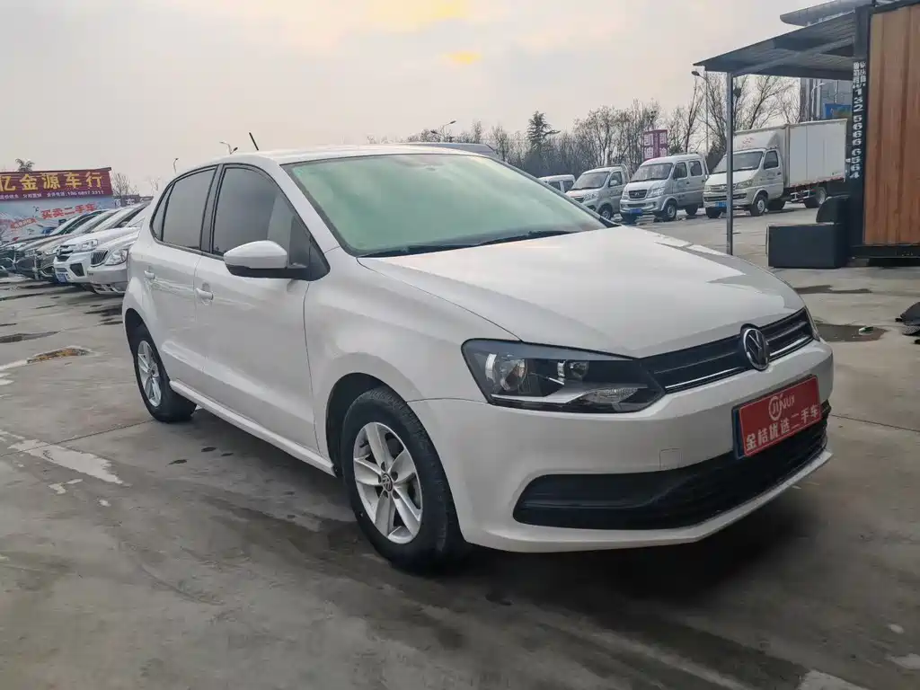 VOLKSWAGEN POLO