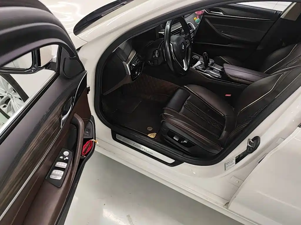 BMW 5 Series — миниатюра 16