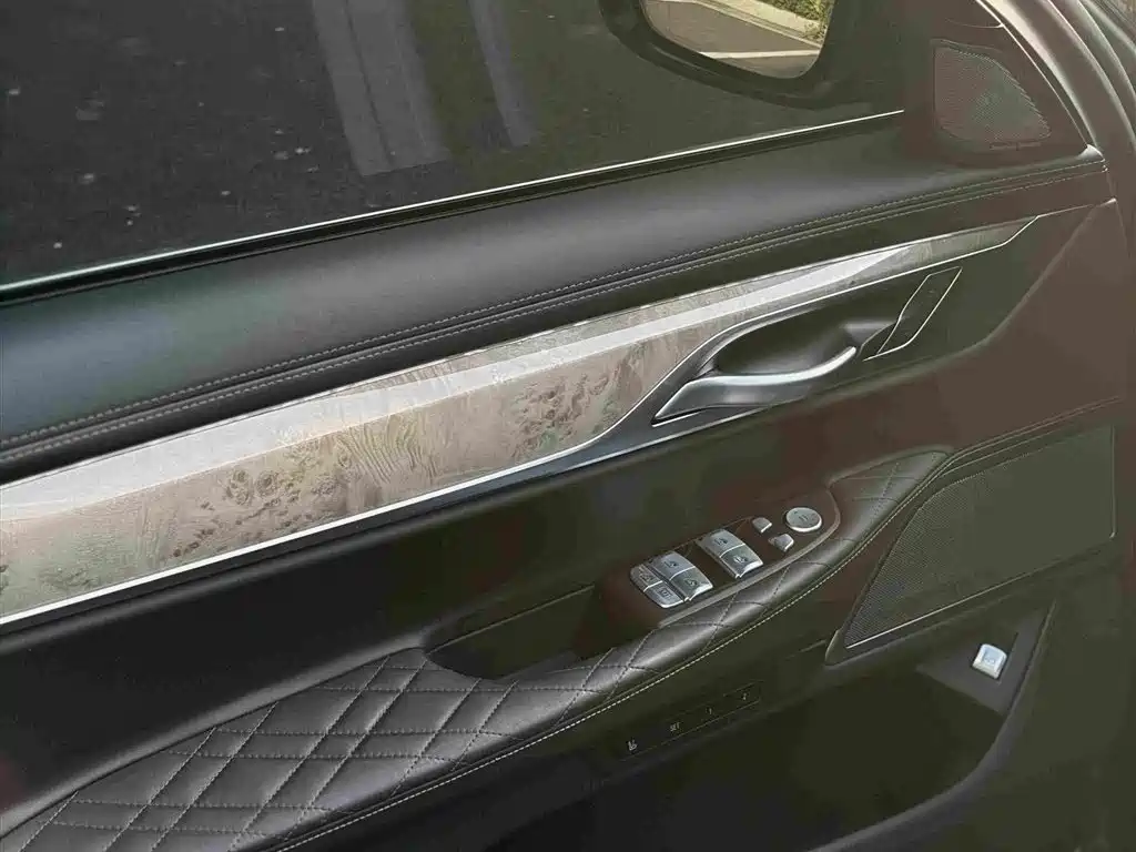 BMW 7 Series — миниатюра 16