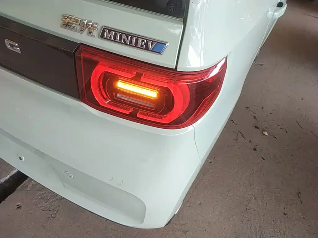 Wuling MINIEV — миниатюра 8