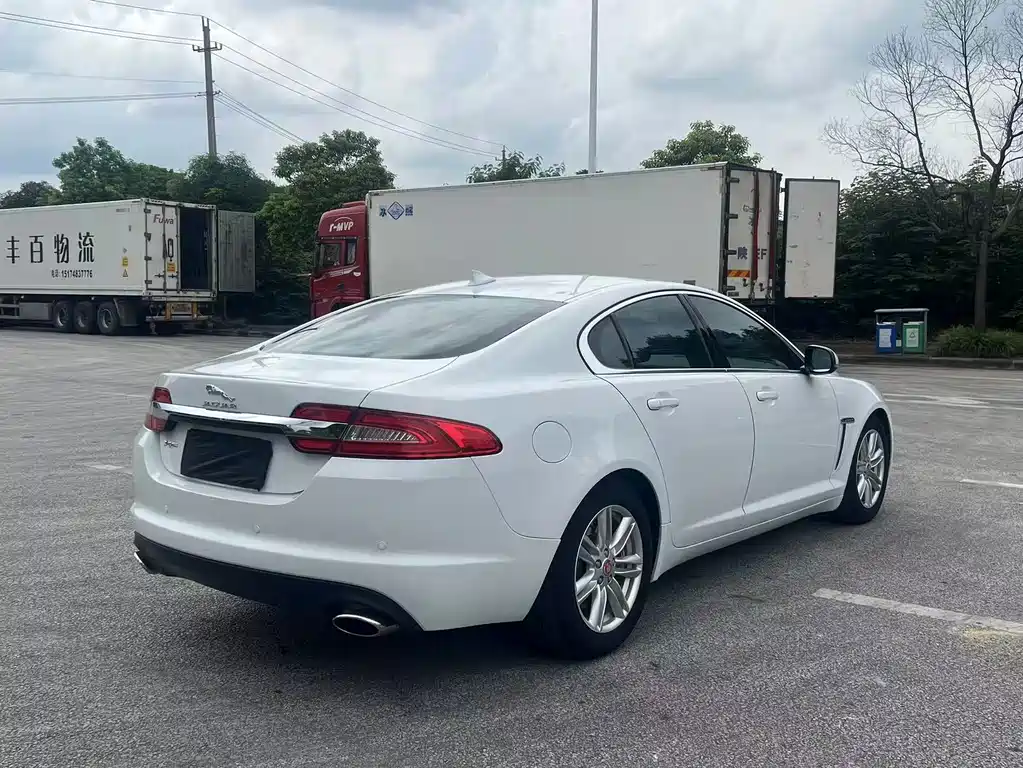 Jaguar XF — миниатюра 7