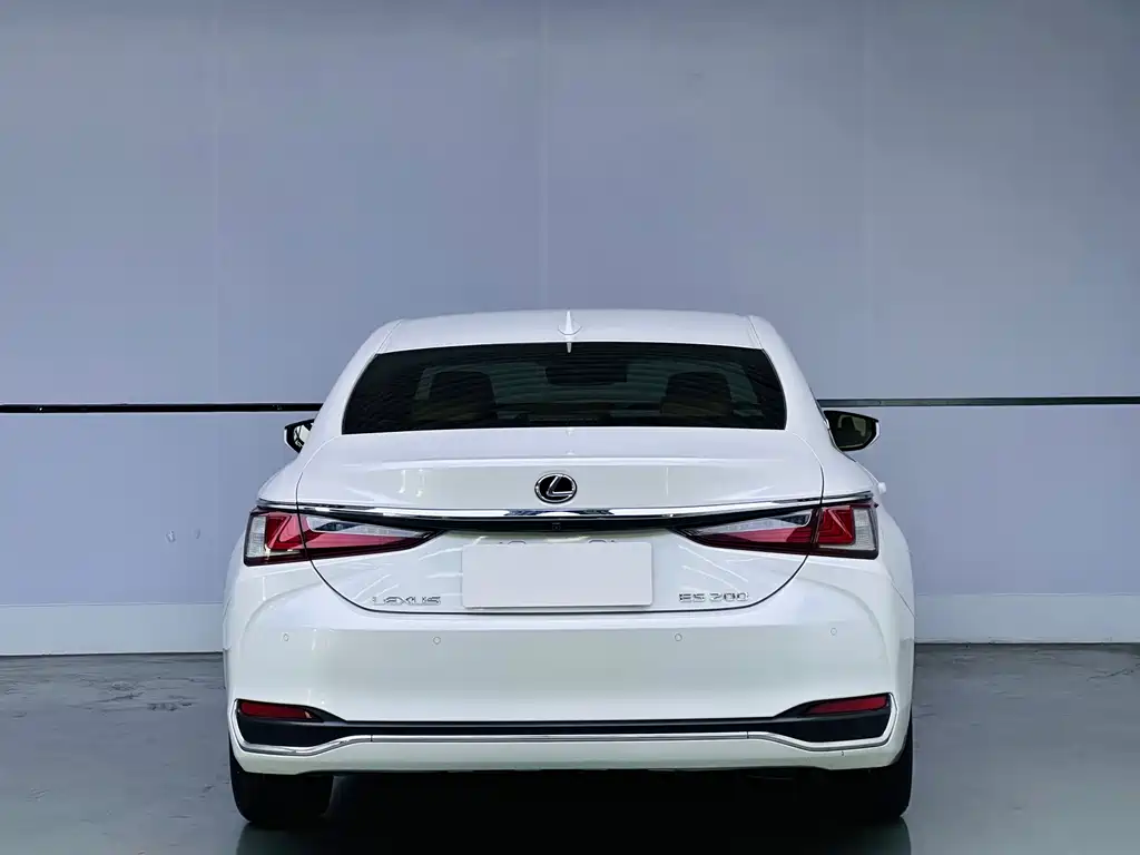 Lexus ES 2021 200