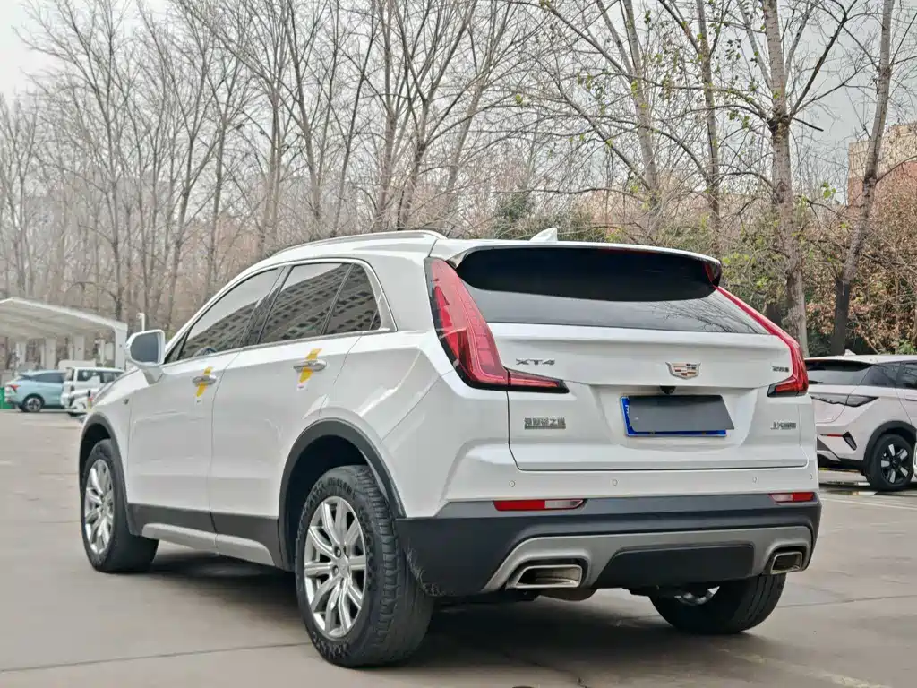 CADILLAC XT4