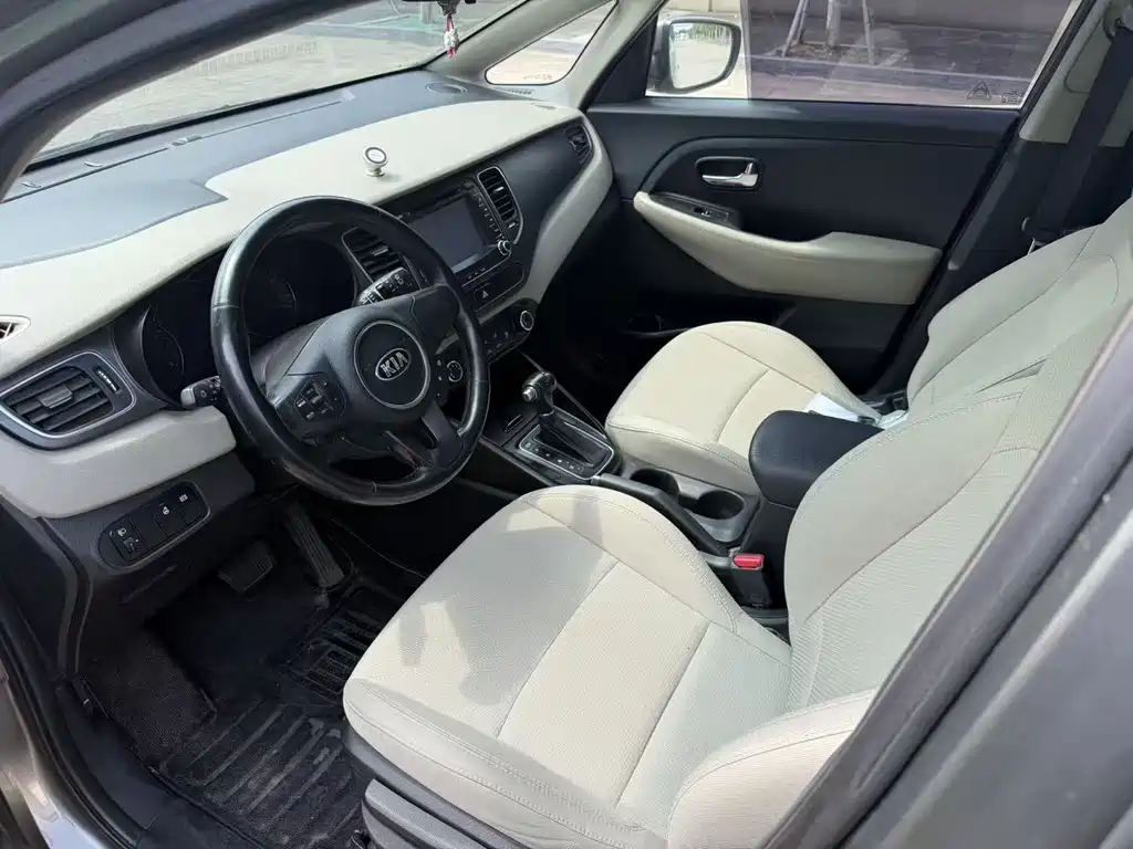 Kia Carens — миниатюра 4