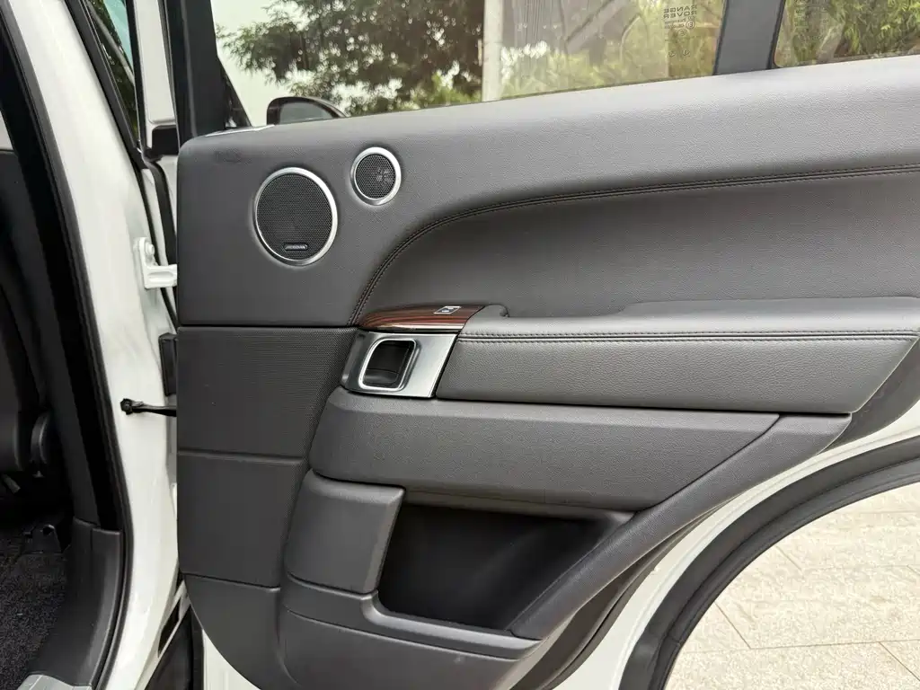 Land Rover Range Rover — миниатюра 14