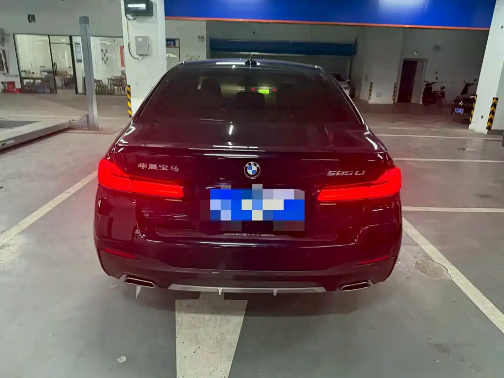 BMW 5 Series — миниатюра 9
