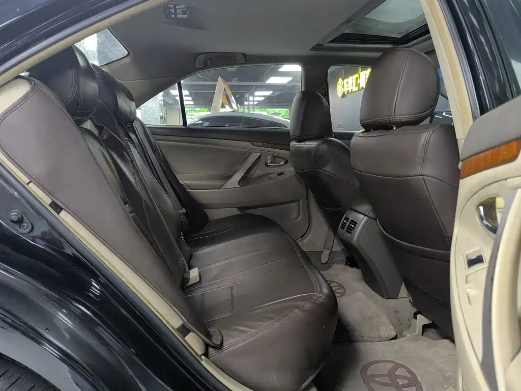 Toyota Camry — миниатюра 13