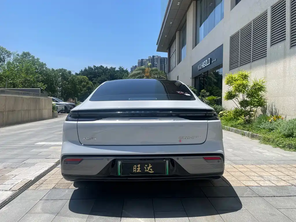 Geely Galaxy Galaxy 8 8 2025 130km EM-i Flagship