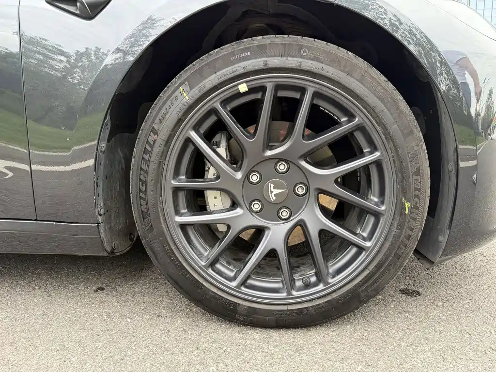 Tesla Model 3 — миниатюра 16