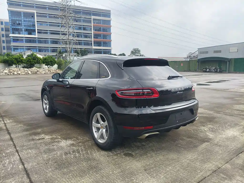 Porsche Macan — миниатюра 4
