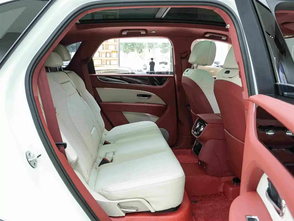 Bentley Bentayga PHEV — миниатюра 15