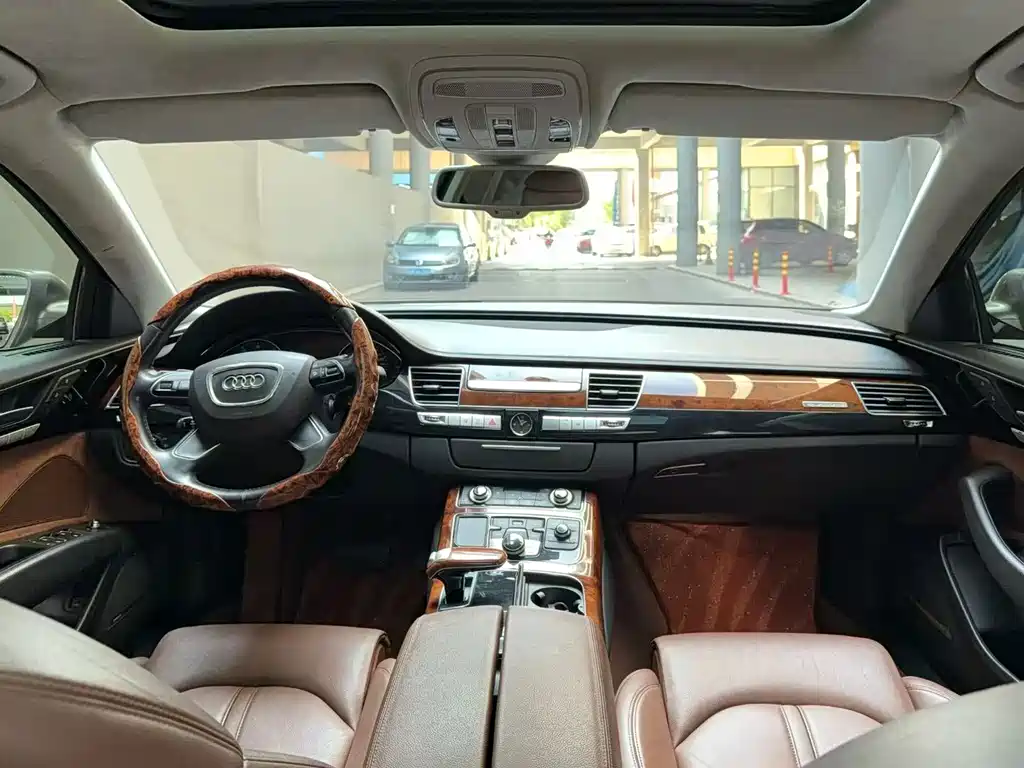 Audi A8 — миниатюра 5