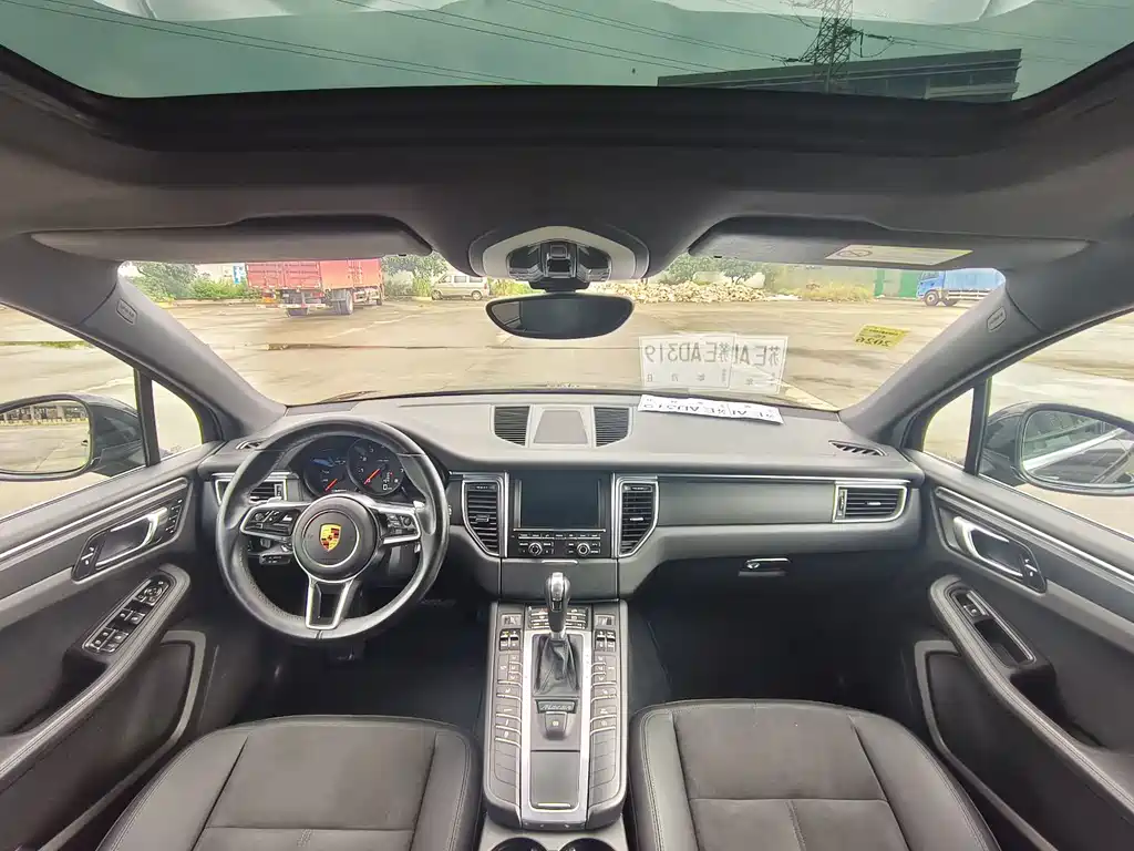 Porsche Macan — миниатюра 12