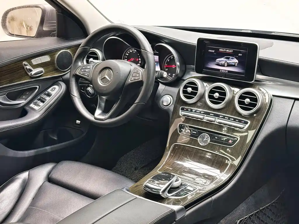 Mercedes-Benz C-Class — миниатюра 13