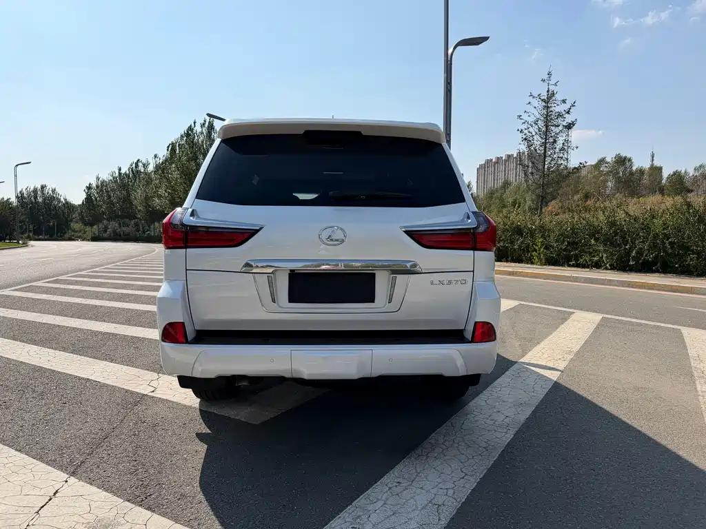 Lexus LX — миниатюра 5