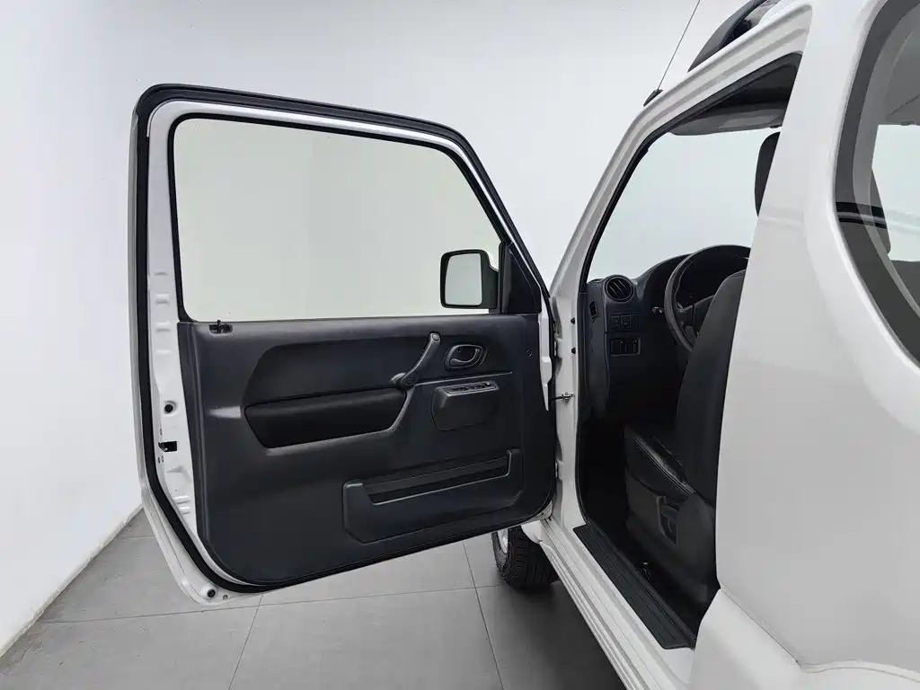 Suzuki Jimny — миниатюра 8