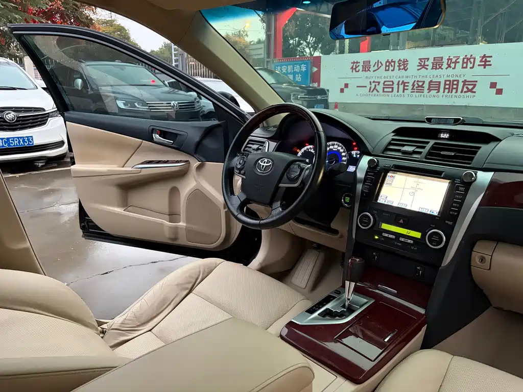 Toyota Camry — миниатюра 11