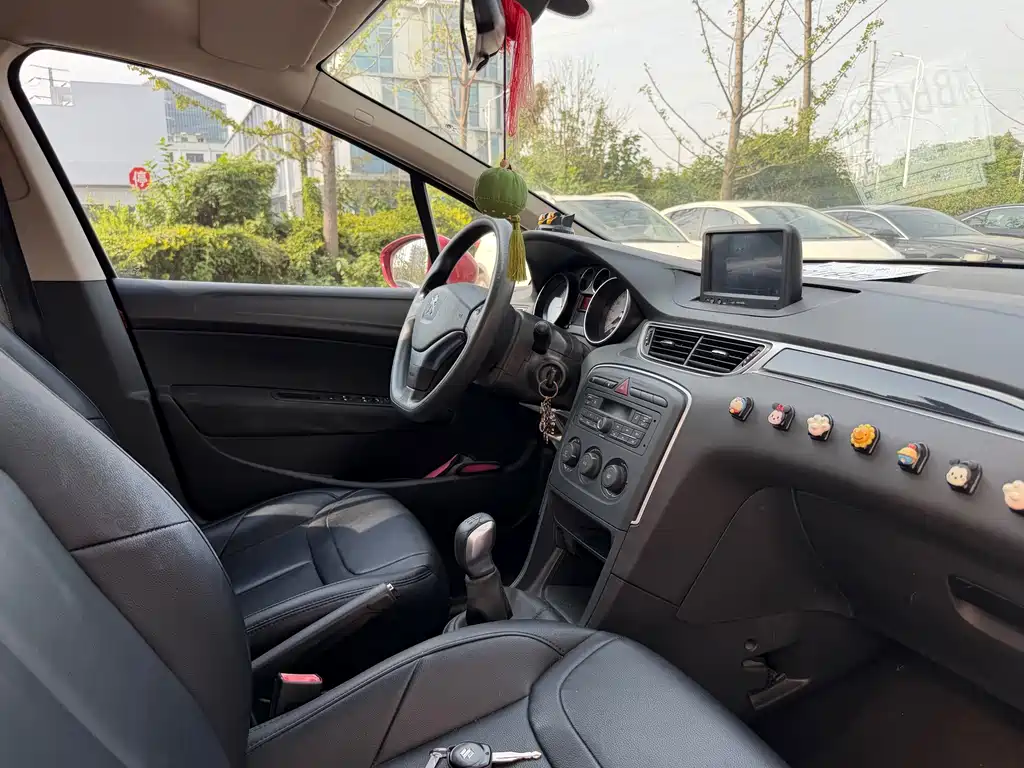 Peugeot 308 — миниатюра 11