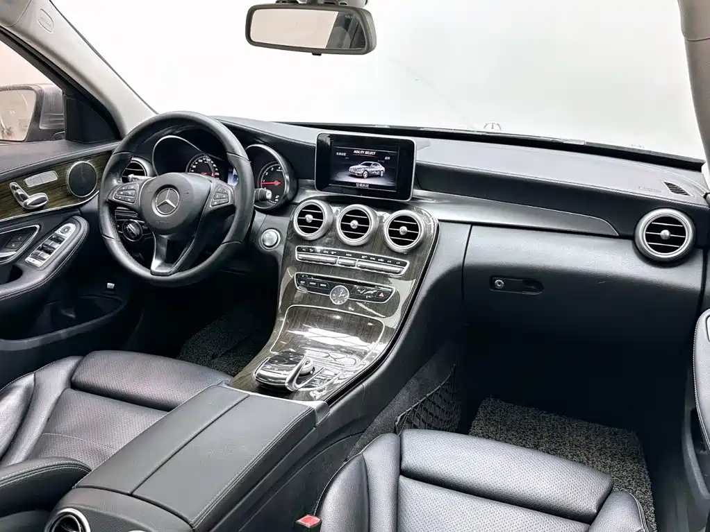 Mercedes-Benz C-Class — миниатюра 12