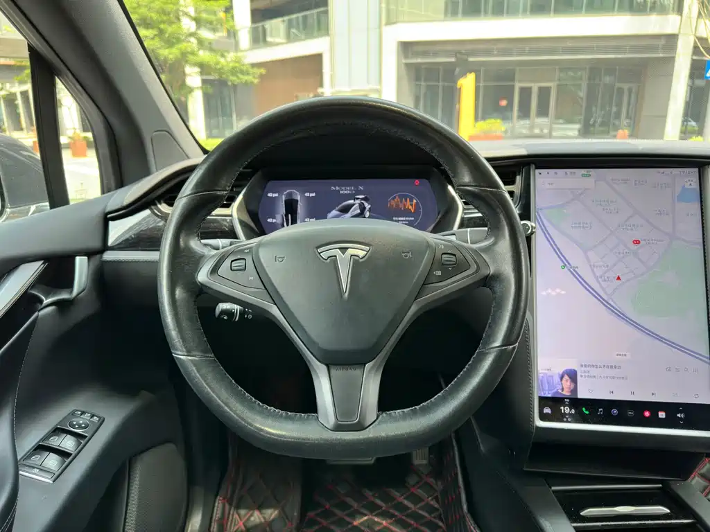 Tesla Model X — миниатюра 15