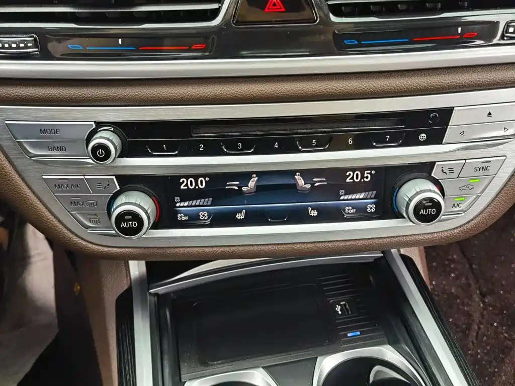 BMW 7 Series — миниатюра 20