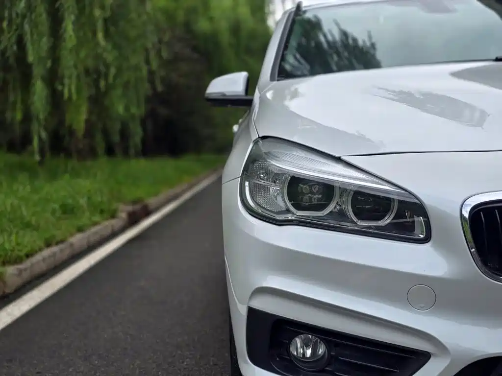 BMW 2 Series Active Tourer — миниатюра 10