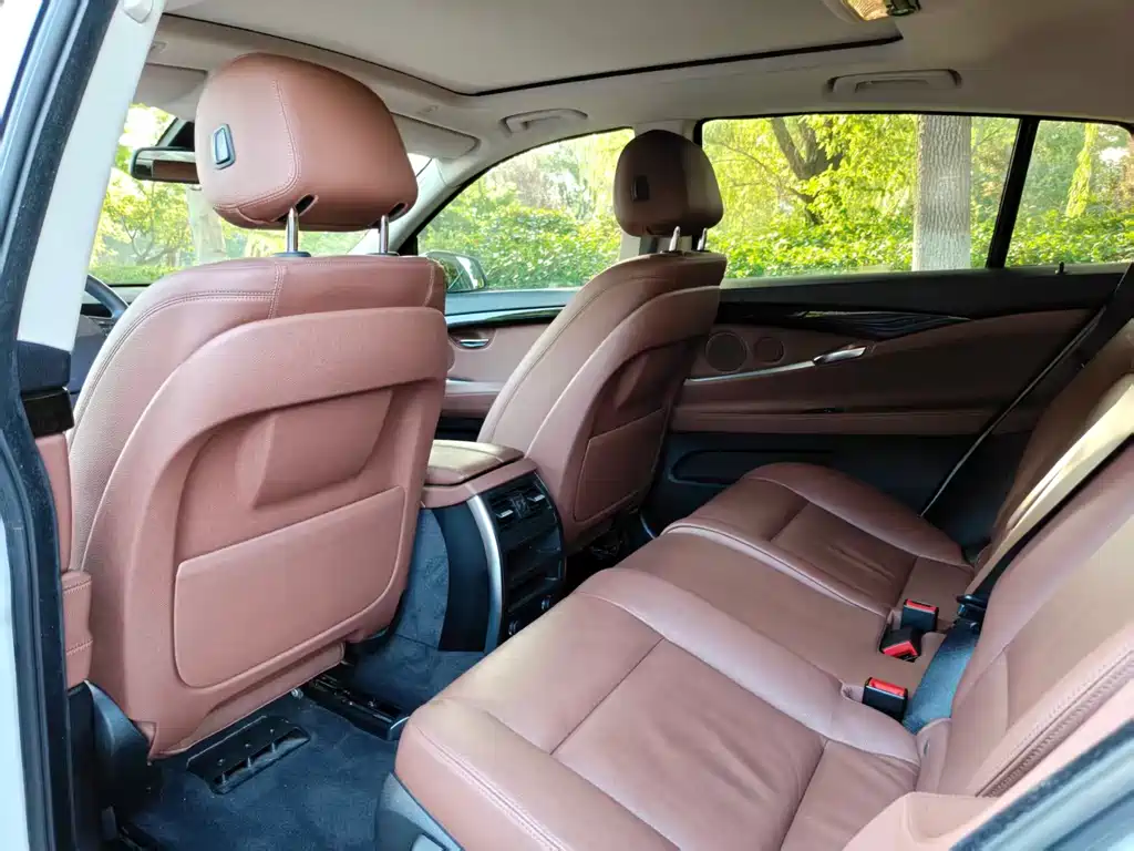 BMW 5 Series GT — миниатюра 8