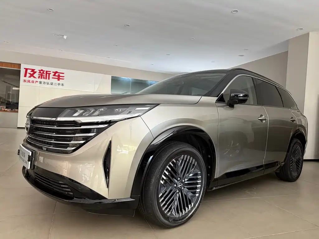 NISSAN EXPLORING THE LAND