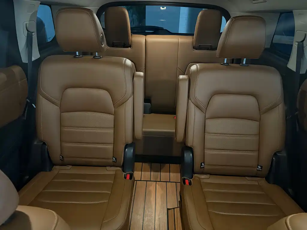 NISSAN EXPLORING THE LAND