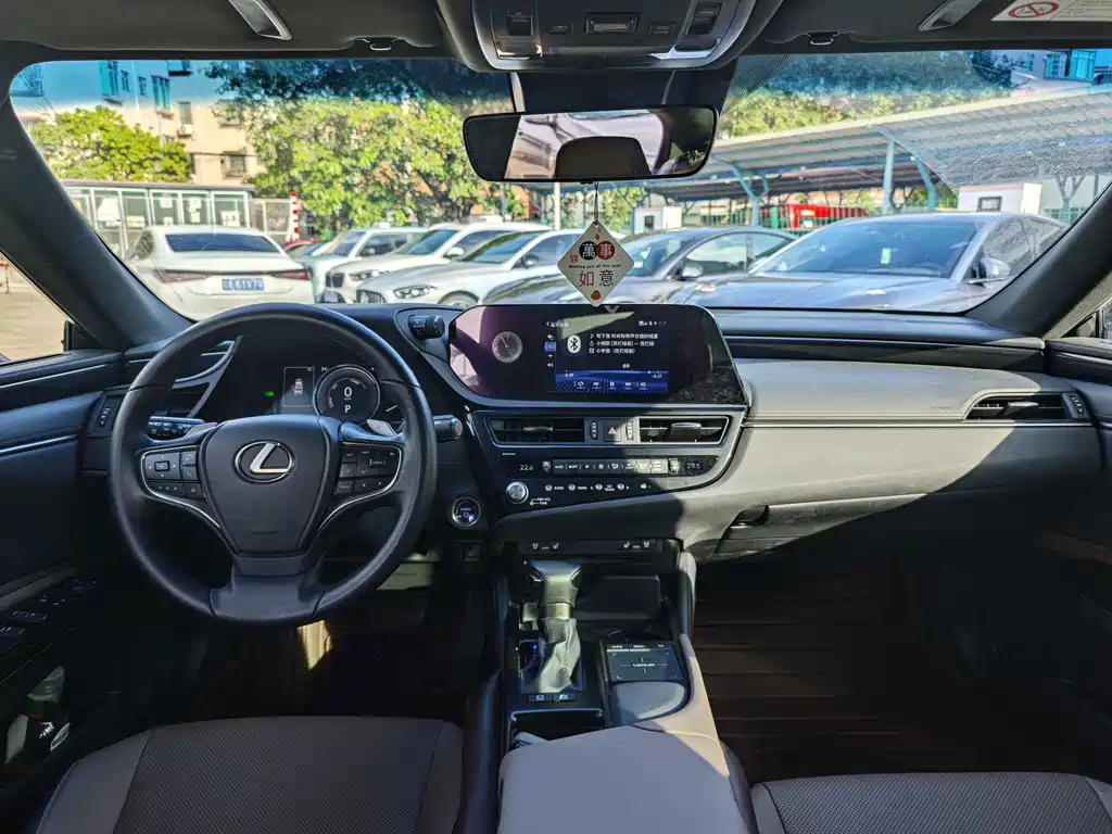 Lexus ES — миниатюра 6