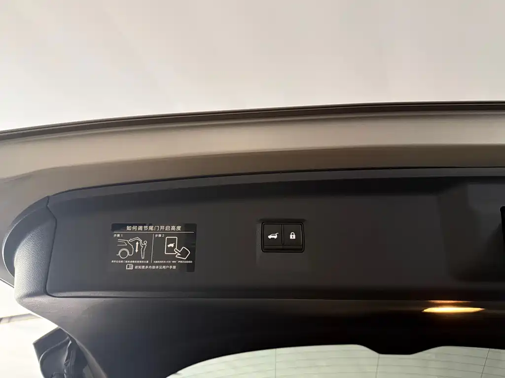 NISSAN EXPLORING THE LAND