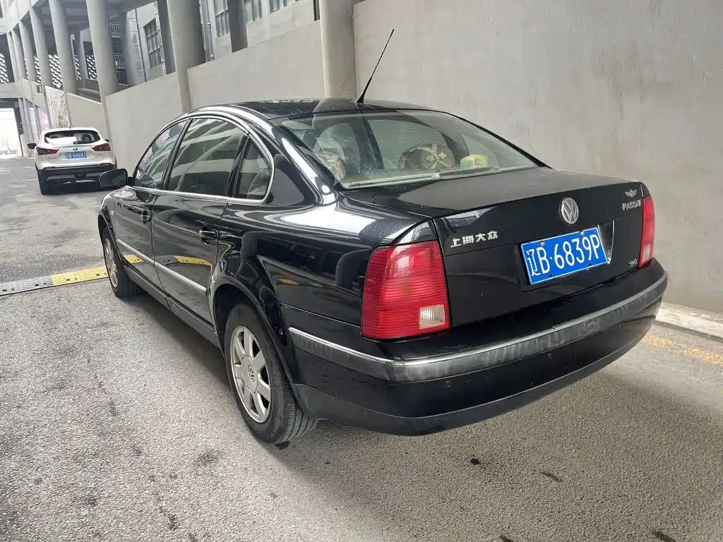 Volkswagen Passat 2004 2.0L MT