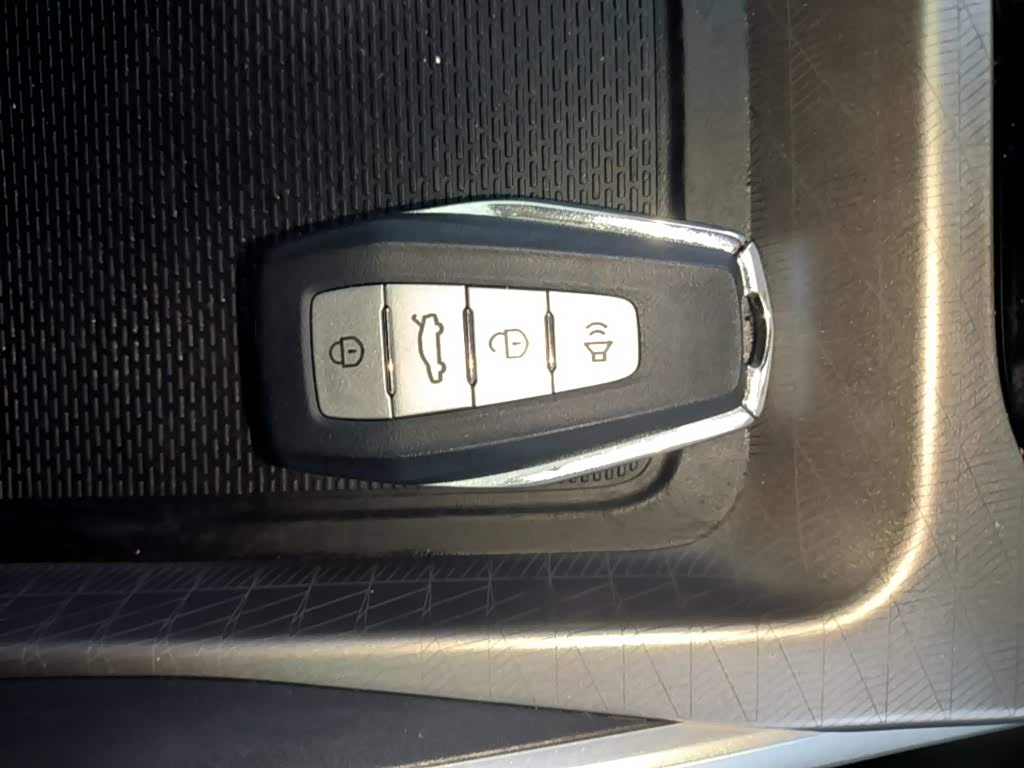 Geely Emgrand 1.5 л 2024 г. Белый, пробег 24800 км