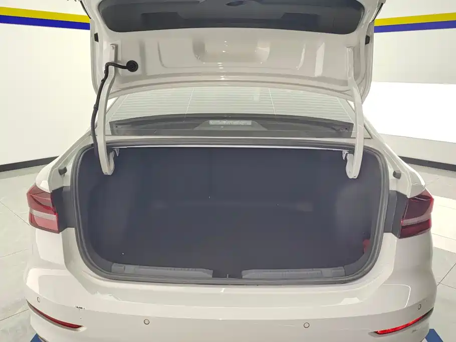 Volkswagen Lavida — миниатюра 4
