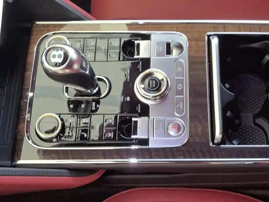 Bentley Flying Spur — миниатюра 6