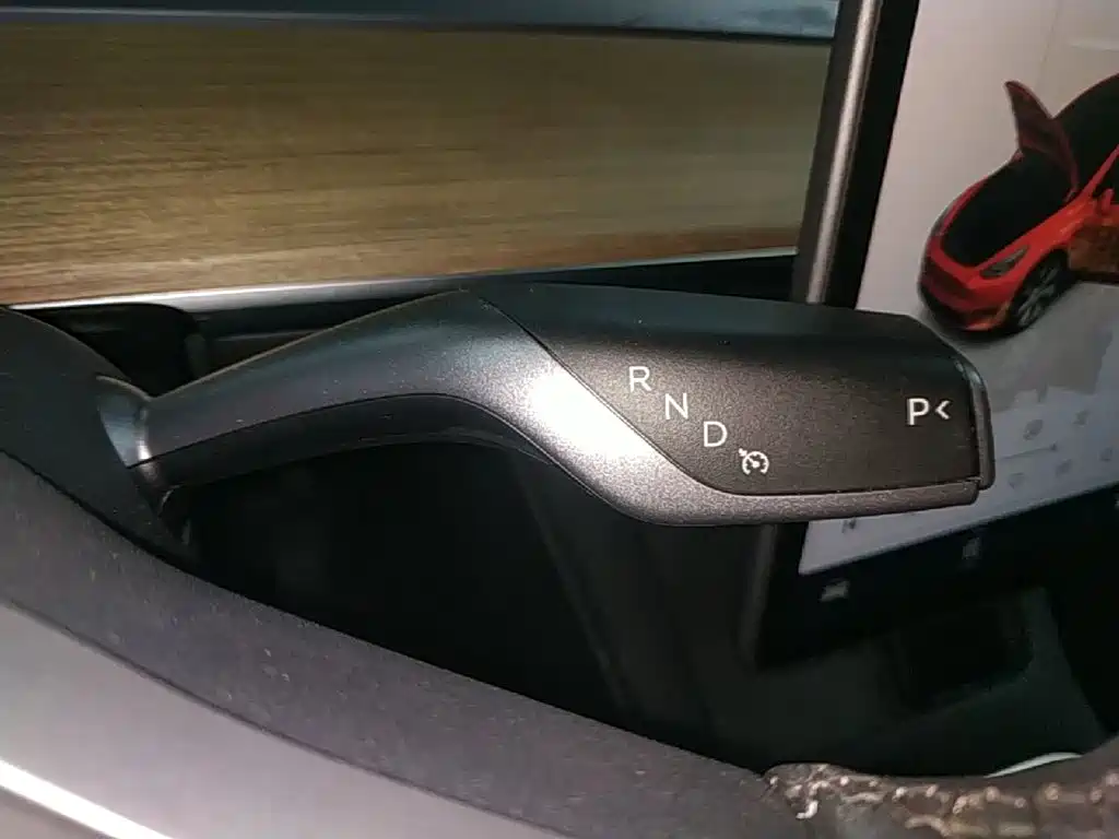 Tesla Model Y — миниатюра 14