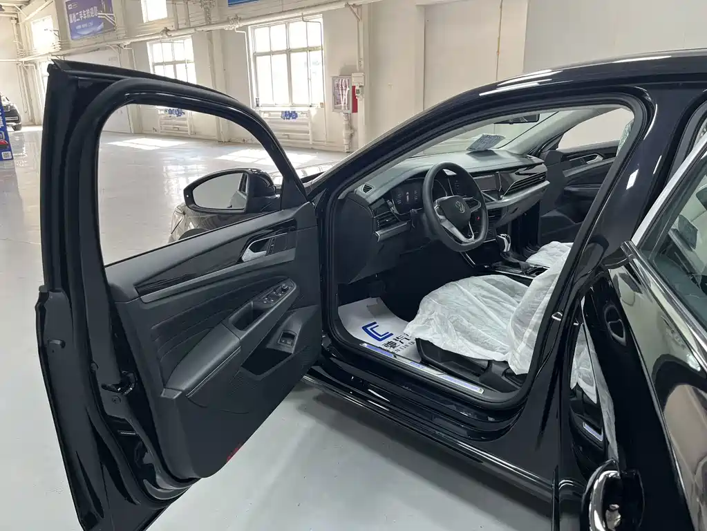 Volkswagen Passat PHEV — миниатюра 10