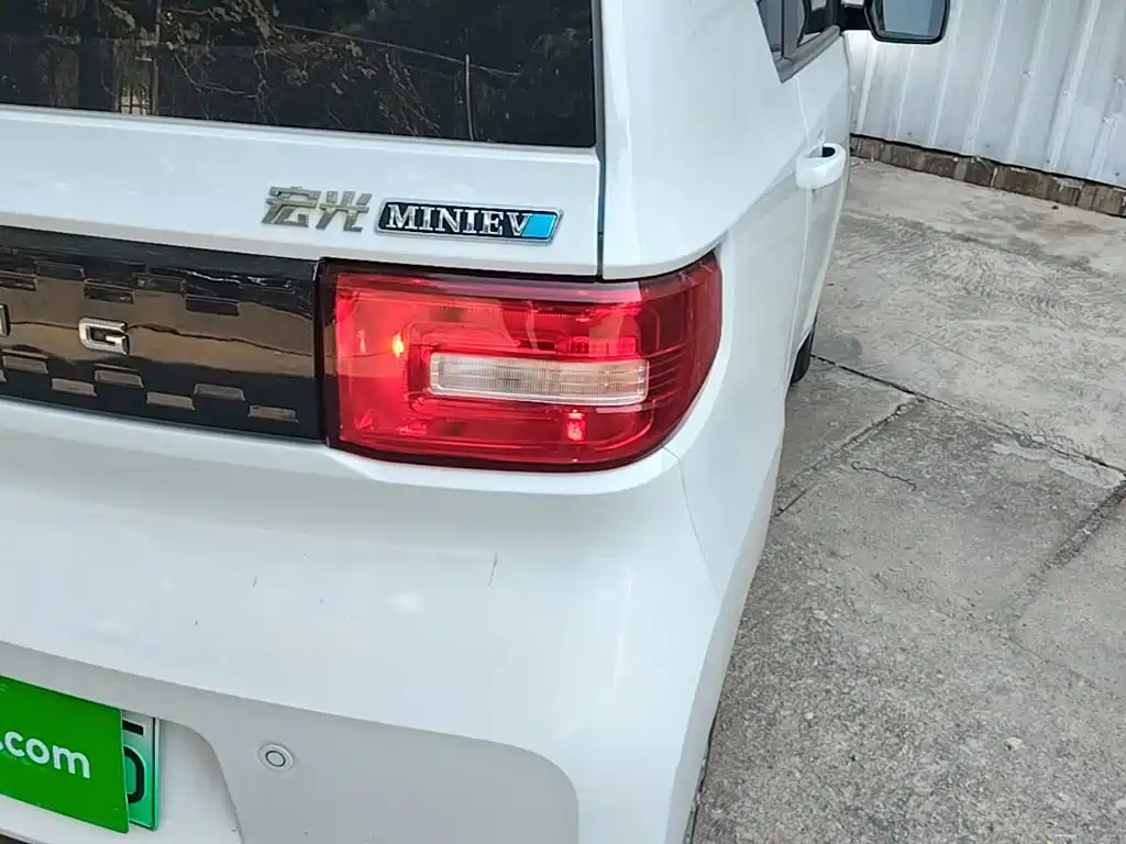 Wuling MINIEV — миниатюра 8