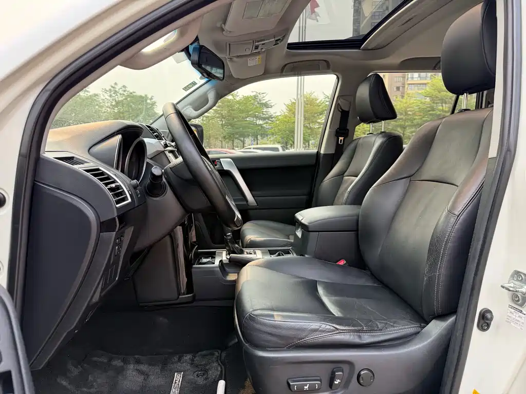 Toyota Land Cruiser Prado 2016 2.7L AT Standard