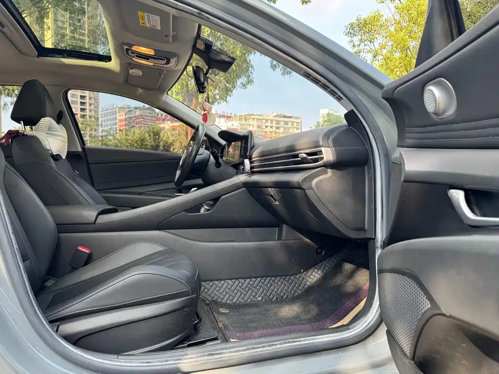 Hyundai Elantra — миниатюра 15