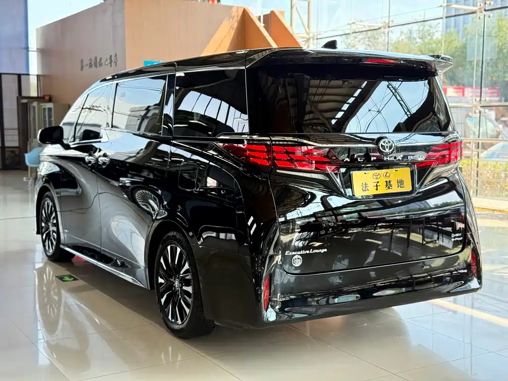 Toyota Alphard — миниатюра 23