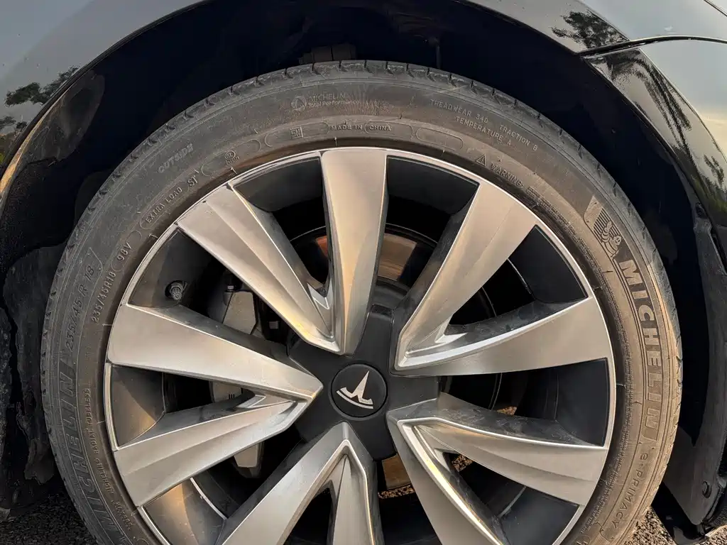 Tesla Model 3 — миниатюра 28